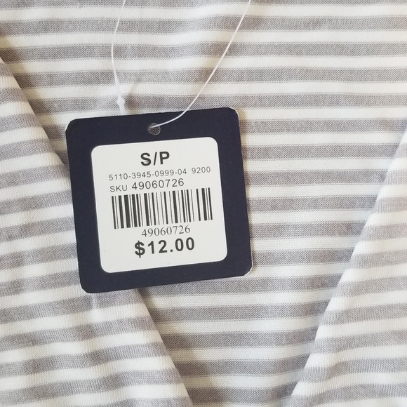 V-Neck Long Sleeved Crop Top - Picture 2 of 2